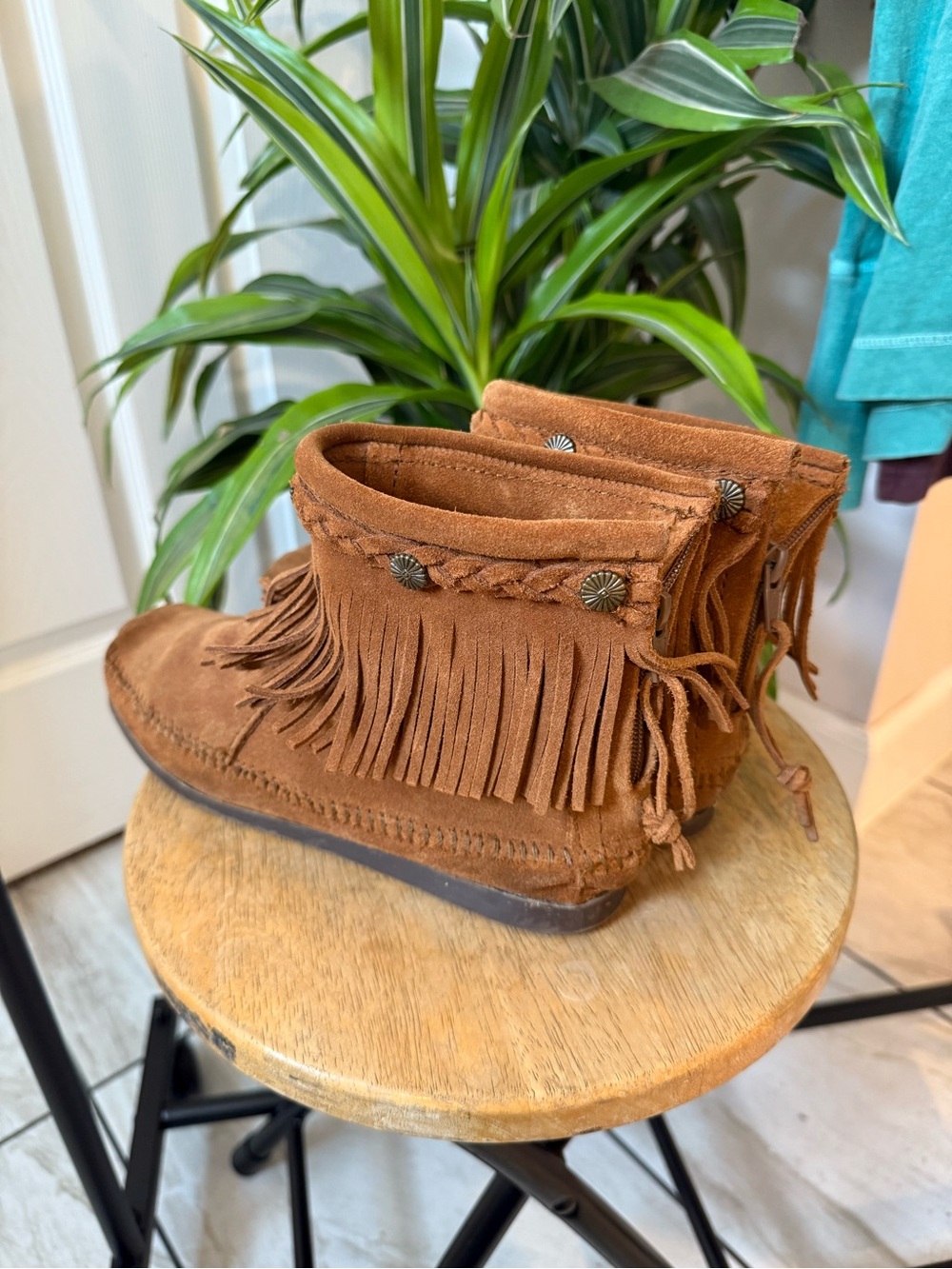 Minnetonka Brown Suede Fringe Ankle Boots